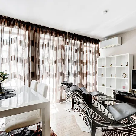 Compact And Calm Ground Floor 1br With Patio *