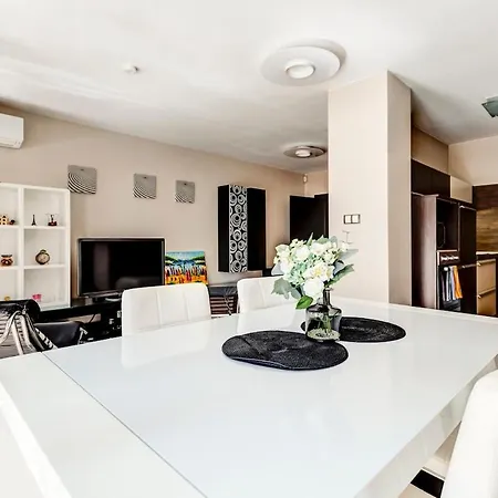Compact And Calm Ground Floor 1br With Patio