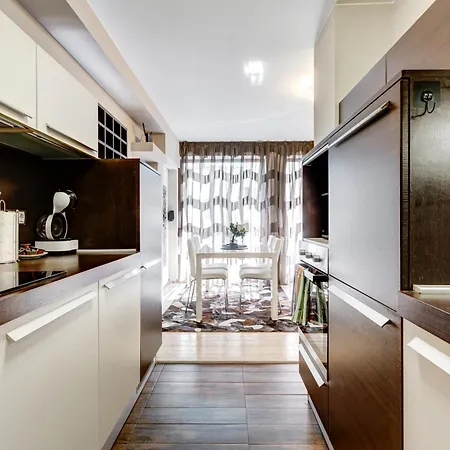 Compact And Calm Ground Floor 1br With Patio *